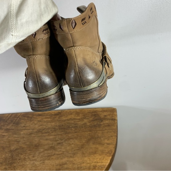 Ugg cowboy style leather boots - Picture 8 of 11